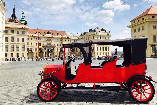 1,5 hour oldtimer convertible Prague sightseeing tour - The Jewish Quarter and St. Agnes Convent
