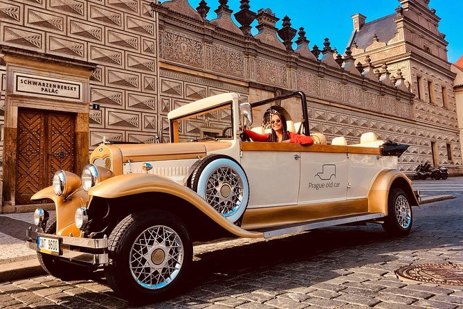1,5 hour oldtimer convertible Prague sightseeing tour - Comfort, seating, and Prague weather