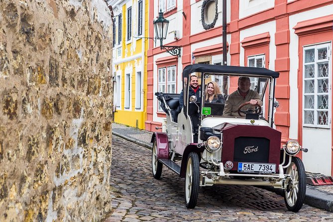 1,5 hour oldtimer convertible Prague sightseeing tour - Charles Bridge and the river crossing