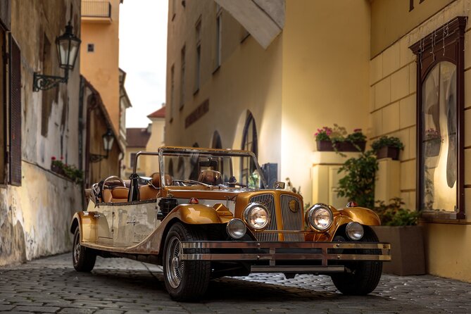 1 hour Old timer Convertible Prague Sightseeing Tour - The Dancing House and National Theatre