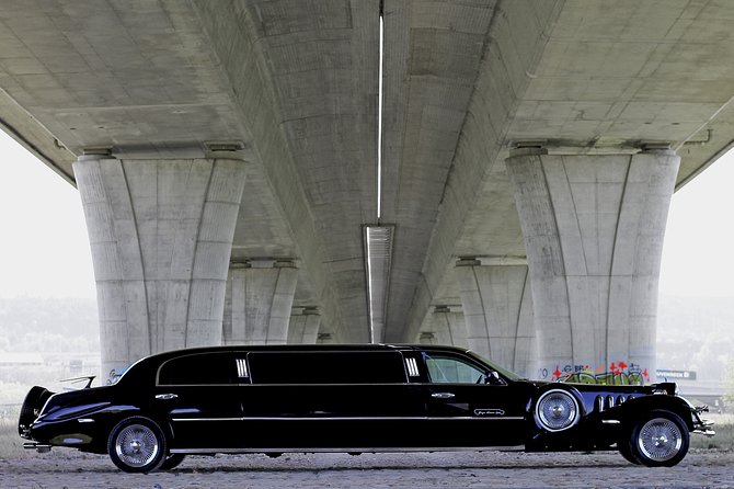 1 hour ride in vintage limousine - What this Prague limousine ride really offers