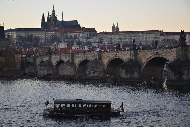 2:5-Hour Walking Tour of Old Town Prague with Boat Ride - Why this three-hour Prague tour works