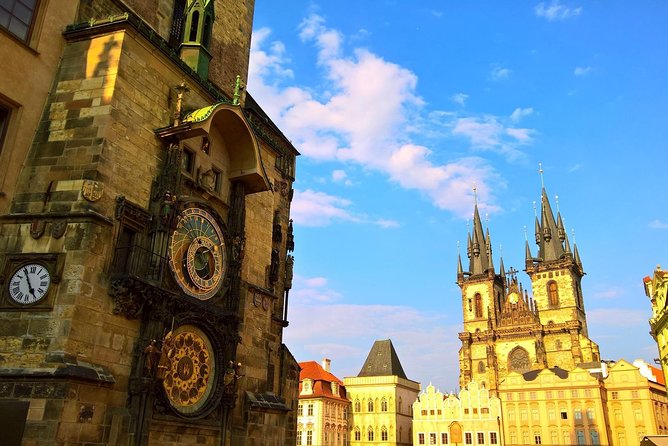 2:5-Hour Walking Tour of Old Town Prague with Boat Ride - Cruising the Vltava with a drink and snack