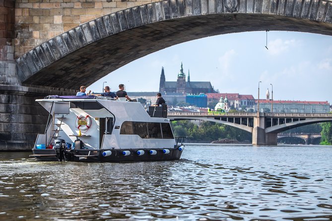 3 Hours Prague Private Boat Cruise Beer or Prosecco Unlimited - What this Prague boat cruise is really like