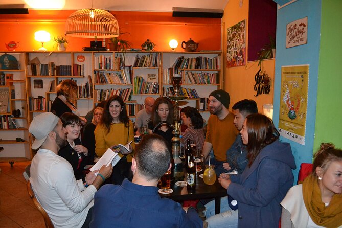 Alternative bar tour with dinner in the art district - Ending at a steampunk club in Holešovice