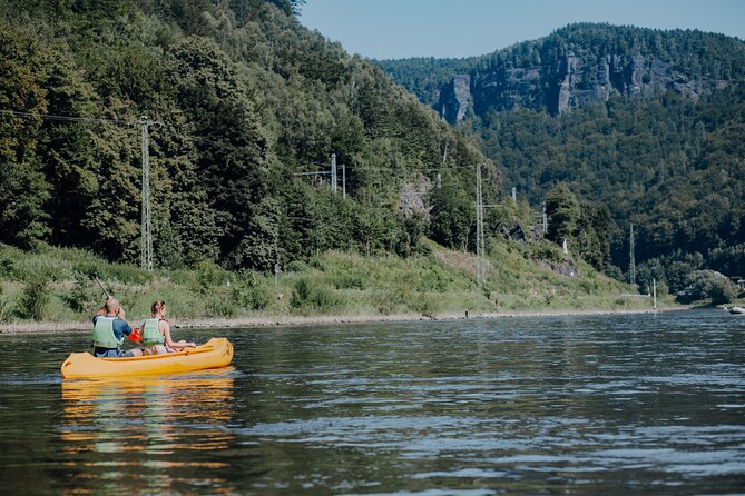 Canoeing on the Elbe river Děčín to Schmilka - Who will enjoy this 15-kilometer route