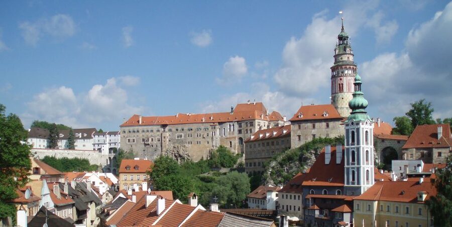 Český Krumlov: 2 Hour Private Walking Tour with Guide - The main square and the shape of the Old Town