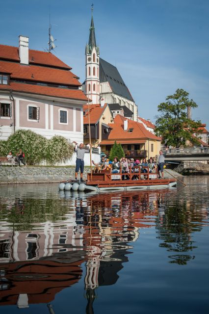 Český Krumlov: Advent Wooden Raft River Cruise - What the two skippers add