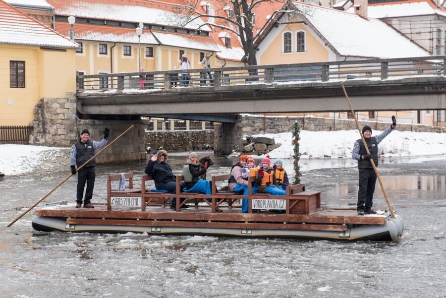Český Krumlov: Advent Wooden Raft River Cruise - Why Advent changes the calculation