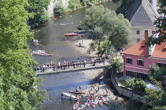 Cesky Krumlov Full day tour from Prague and back - What the guides add
