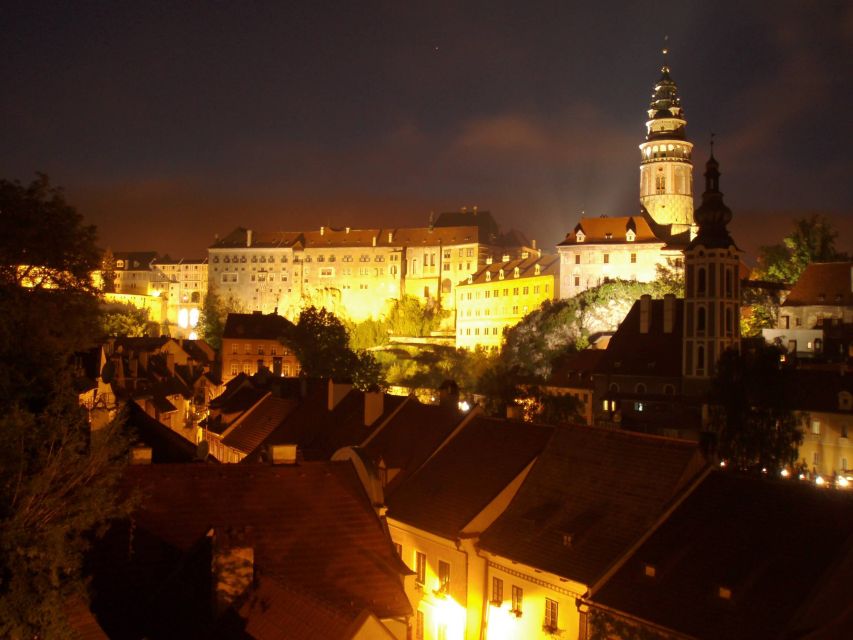 Český Krumlov: Night Walking Tour with a Professional Guide - Walking the crooked medieval lanes