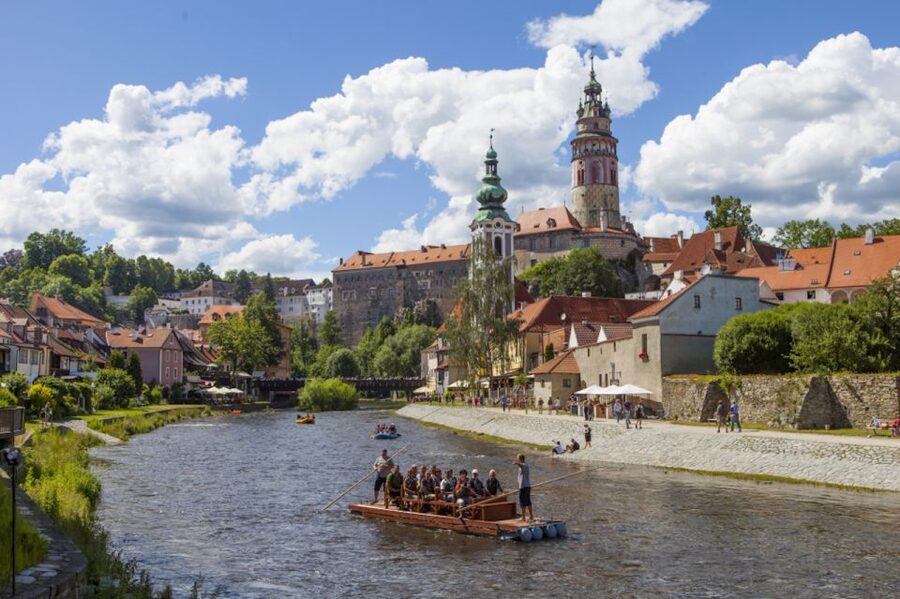 Český Krumlov: Wooden Raft River Cruise - Why the Vltava is the right place to see Český Krumlov