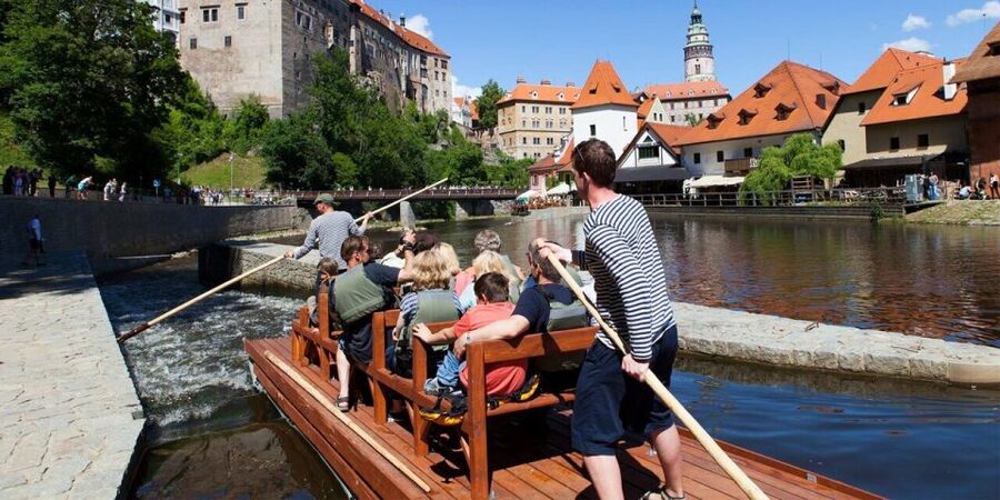 Český Krumlov: Wooden Raft River Cruise - Rain, cool weather, and what to wear