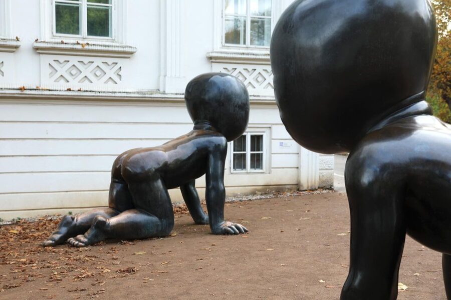 Contemporary art tour in Prague: the works of David Černý - Ten works spread across three Prague districts