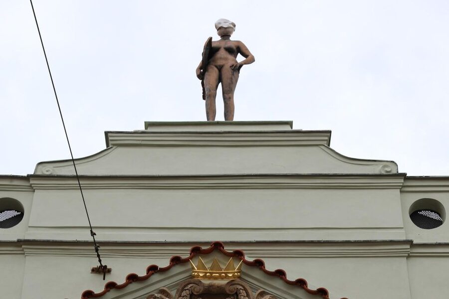 Contemporary art tour in Prague: the works of David Černý - What the guide adds beyond a sculpture checklist