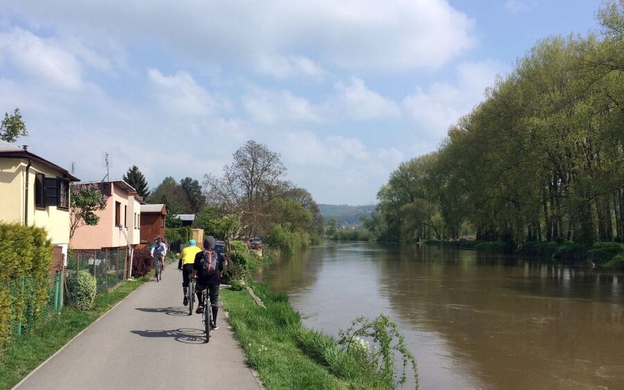 Coutryside e-bike tour to Karlstejn Castle - Arriving in Karlstejn village