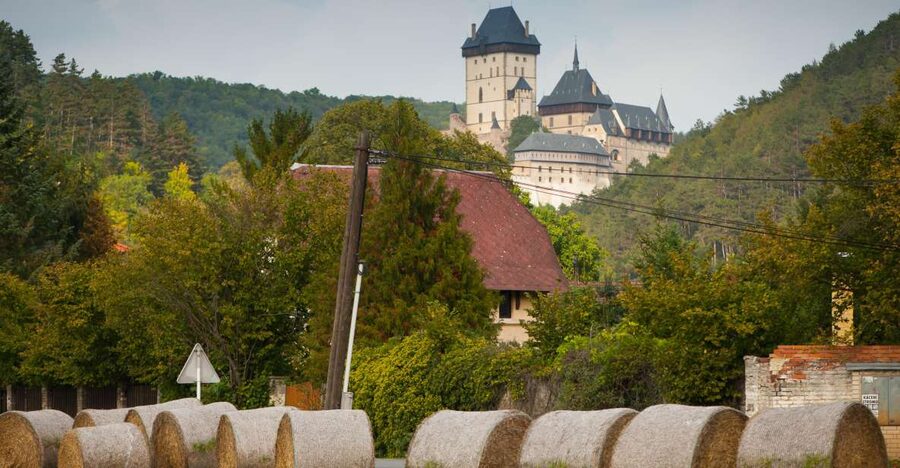 Coutryside e-bike tour to Karlstejn Castle - Following the Vltava and Berounka rivers