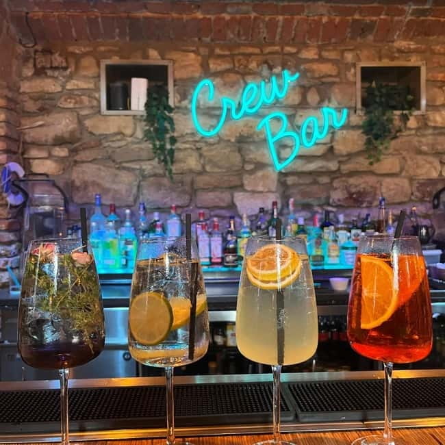 Crew Bar Prague: Open bar, ping pong or shuffleboard game - Location and Evening Planning in Prague