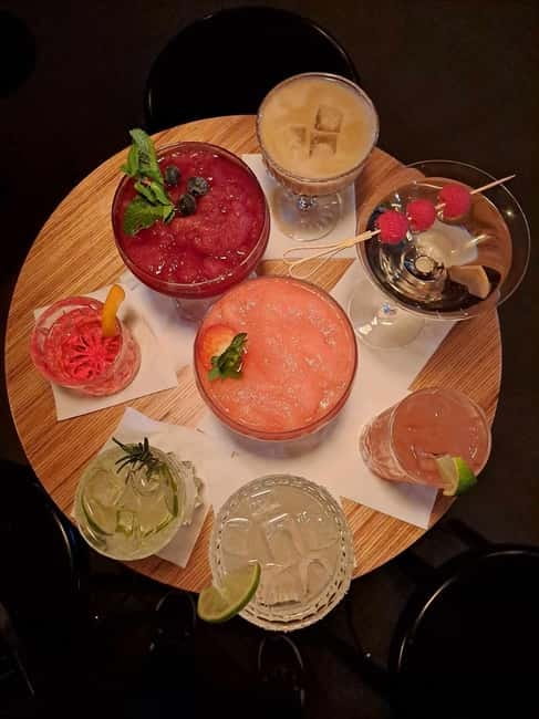 Crew Bar Prague: Open bar, ping pong or shuffleboard game - Staff, Atmosphere, and Practical Comfort