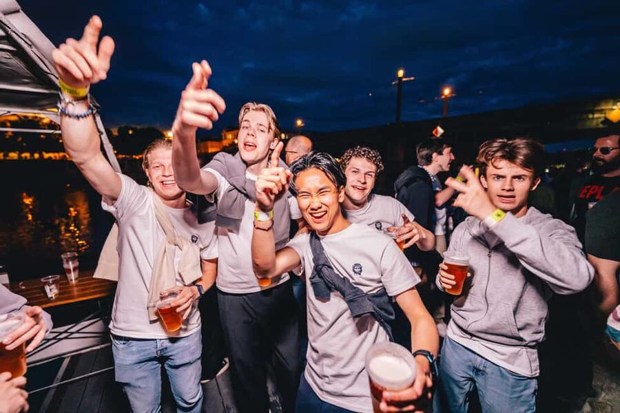 Drunken Monkey Prague Boat Party Open Bar to Duplex Club - Who will enjoy this Prague boat party?