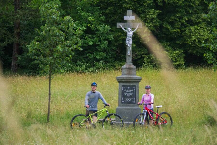 E-Bike Day Trip: Visit a Roman Castle and Taste Craft Beer - Vseradice brings food, beer, and a slower finish
