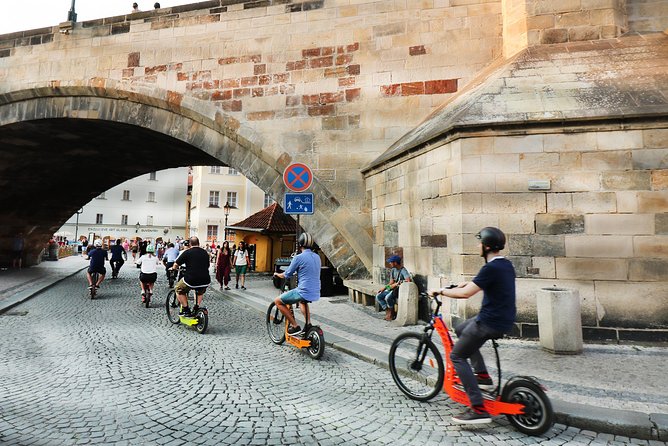 E-Bike, E-Scooter Viewpoint Fun Tour - Old Town Square in the three-hour version