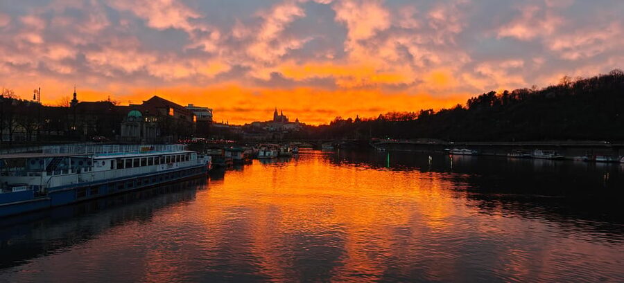 Exclusive Christmas cruise with Christmas Eve buffet - Prague Castle from the Vltava