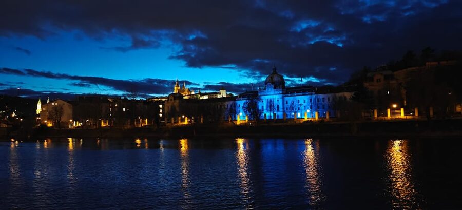 Exclusive Christmas cruise with Christmas Eve buffet - St. Nicholas Cathedral and the Old Town weir
