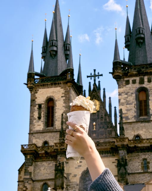 Explore Prague with our chimney cake Prague trail! - Why the Wenceslas Square to Prague Castle route works