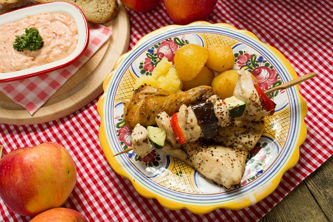 Folklore Dinner with Unlimited Drinks 4course Menu - Choosing between standard and special menus