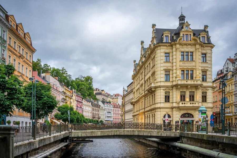 From Prague: Day trip to Karlovy Vary - Starting in Prague with a door-to-door pickup