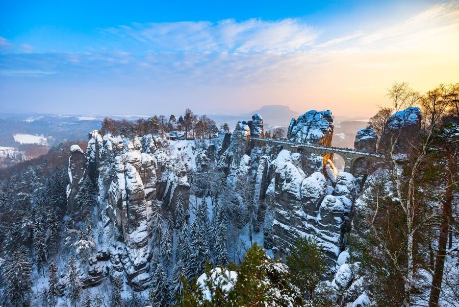 From Prague: Dresden Xmas Market & Saxon Switzerland Tour - A Christmas day that begins with sandstone cliffs