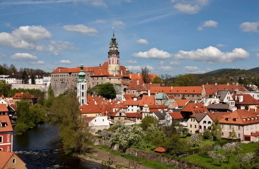 From Prague: Full-Day Český Krumlov Tour with Lunch - A guided introduction to the castle town