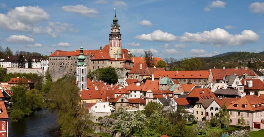 From Prague: Full-Day Český Krumlov Tour with Lunch - The morning departure from central Prague