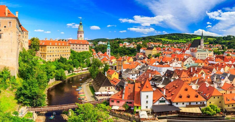 From Prague: Full-Day Trip to Český Krumlov - The two-hour walk through the old center
