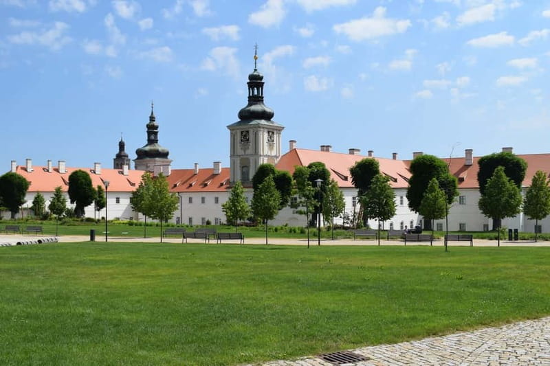 From Prague: Half-Day Coach Tour to Kutná Hora - Italian Court, Stone Fountain, and the medieval center