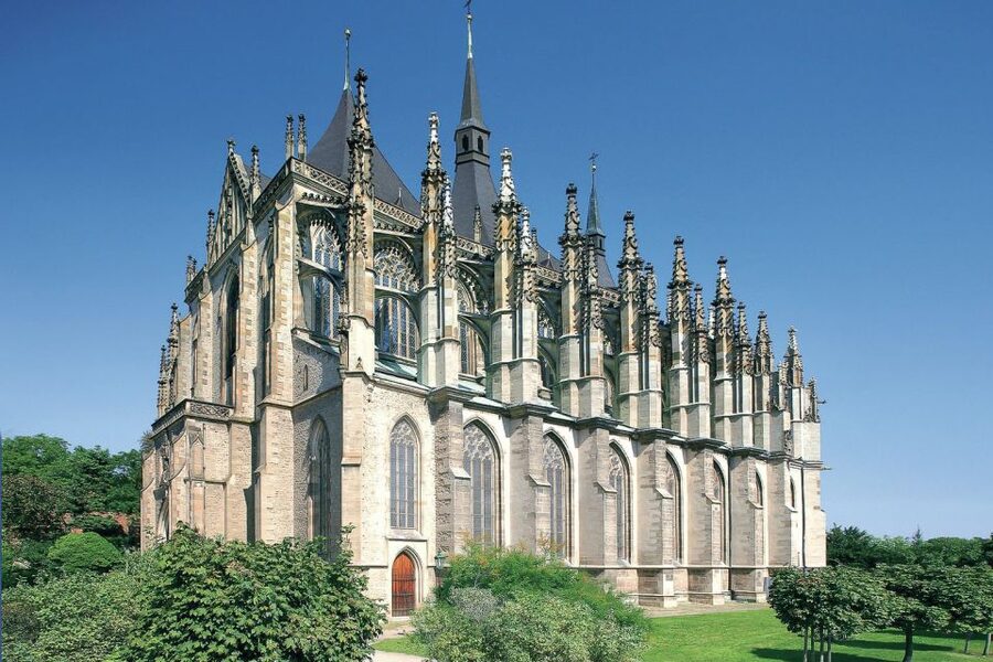 From Prague: Kutná Hora, St.Barbara’s Church, Sedlec Ossuary - Sedlec Ossuary: a powerful stop with a narrow focus