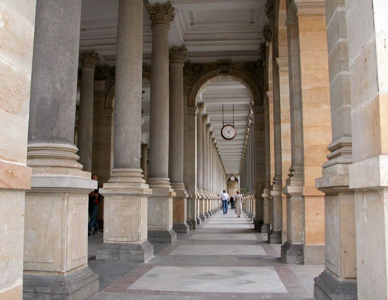 From Prague: Private Karlovy Vary & Crystal Factory Tour - What the $647 group price really covers