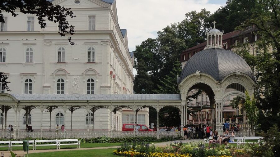 From Prague: Private Karlovy Vary & Crystal Factory Tour - How to plan the day around your priorities