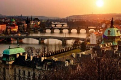 From Vienna: Prague Small-Group Guided Day Tour