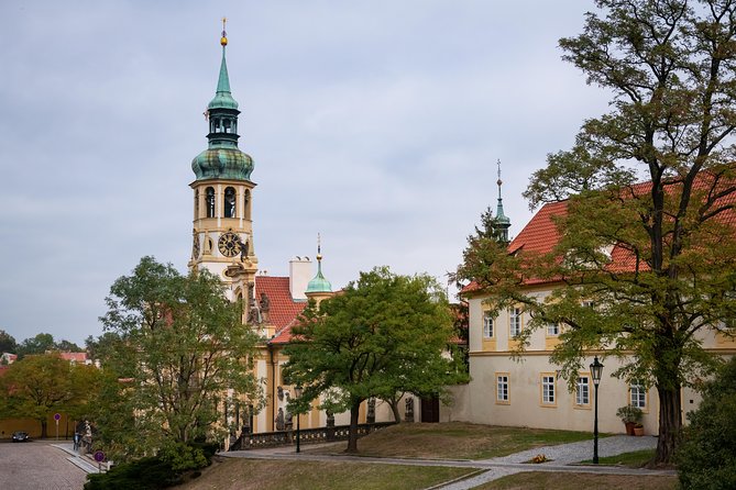 Full-Day Prague Tour with Prague Castle, Lunch and Vltava Cruise - A Full Day That Connects Prague’s Main Districts
