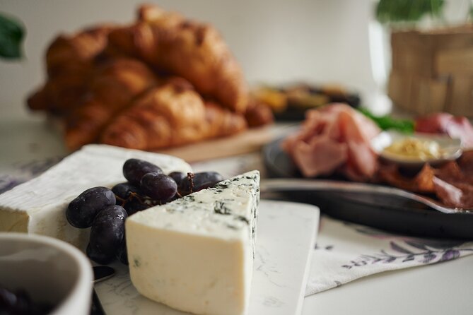 Gourmet Brunch with Chef: Unlimited Drinks & Stunning River Views - Drinks and the pace of the morning