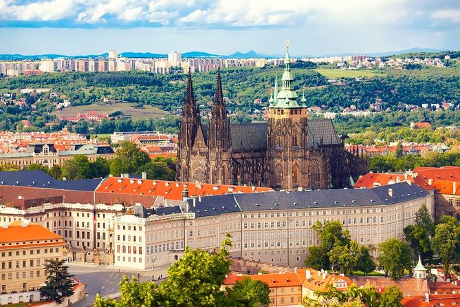 Grand Tour of Prague "among history, legends and curiosities" (NO ENGLISH) - Castle Hill and the free section of St. Vitus Cathedral