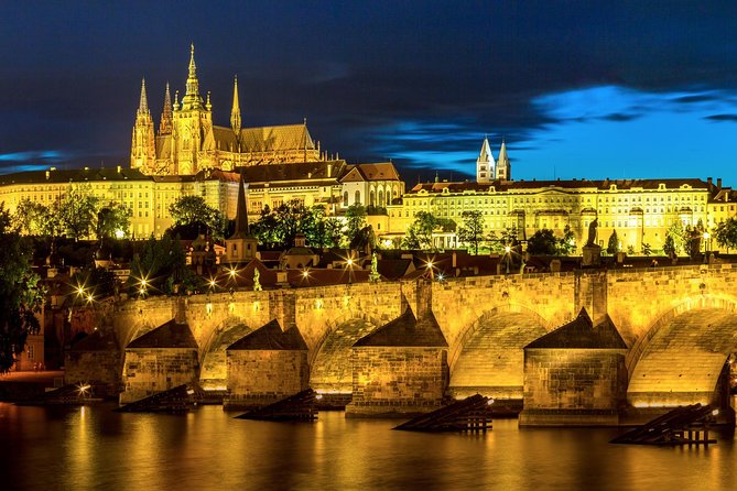 Grand Tour of Prague "among history, legends and curiosities" (NO ENGLISH) - Old Town passages, the Astronomical Clock, and Jewish Prague