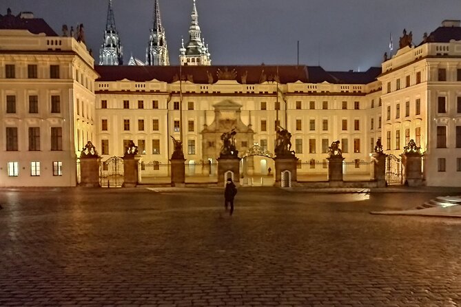 Guided Old Town & Jewish quarter Walking Tour Prague (Tip-based) - Astronomical Clock and Our Lady before Týn
