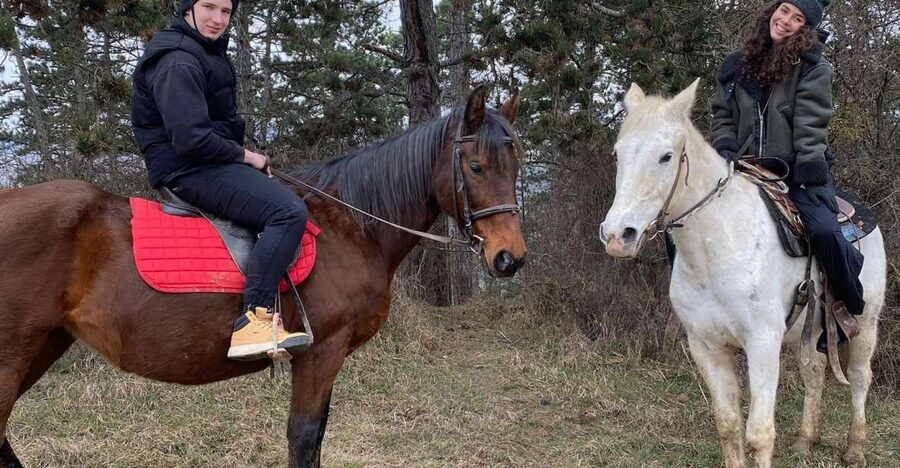 Horseback riding tour near Prague - Meeting the horses before the ride