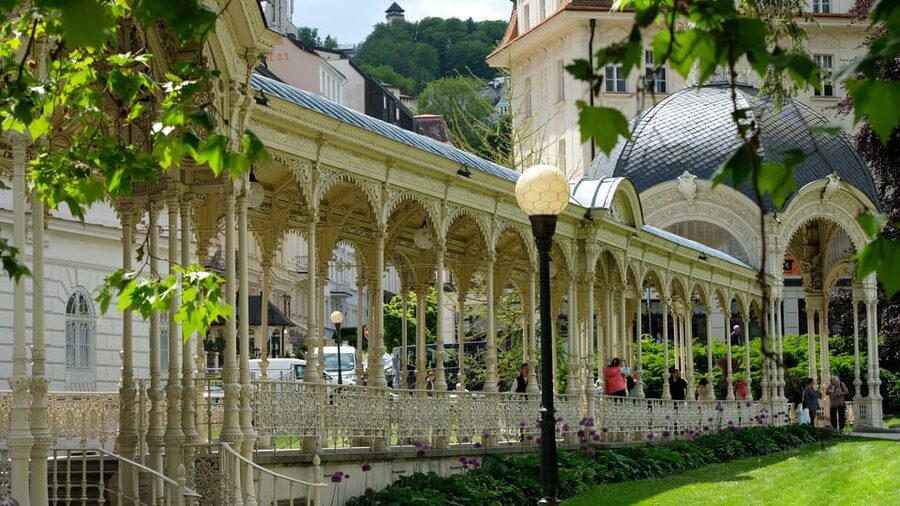 Karlovy Vary excursion - Hot springs, local drinks and Bohemian crystal