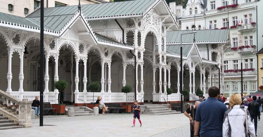 Karlovy Vary excursion - Entering a spa town in a forested valley