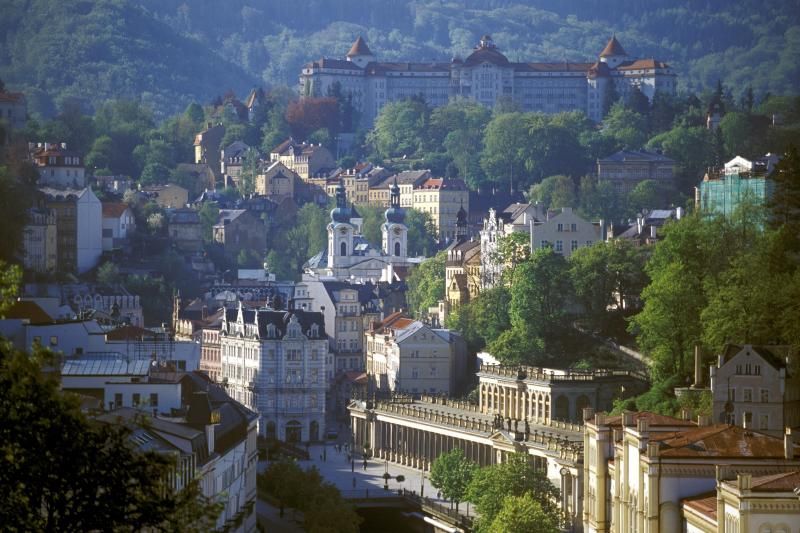 Karlovy Vary & Marianske Lazne Tour from Prague with Lunch - Lunch and the Practical Rhythm of the Day