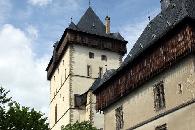 Karlstejn Castle in Vintage Convertible Car - What the Six-Hour Format Feels Like